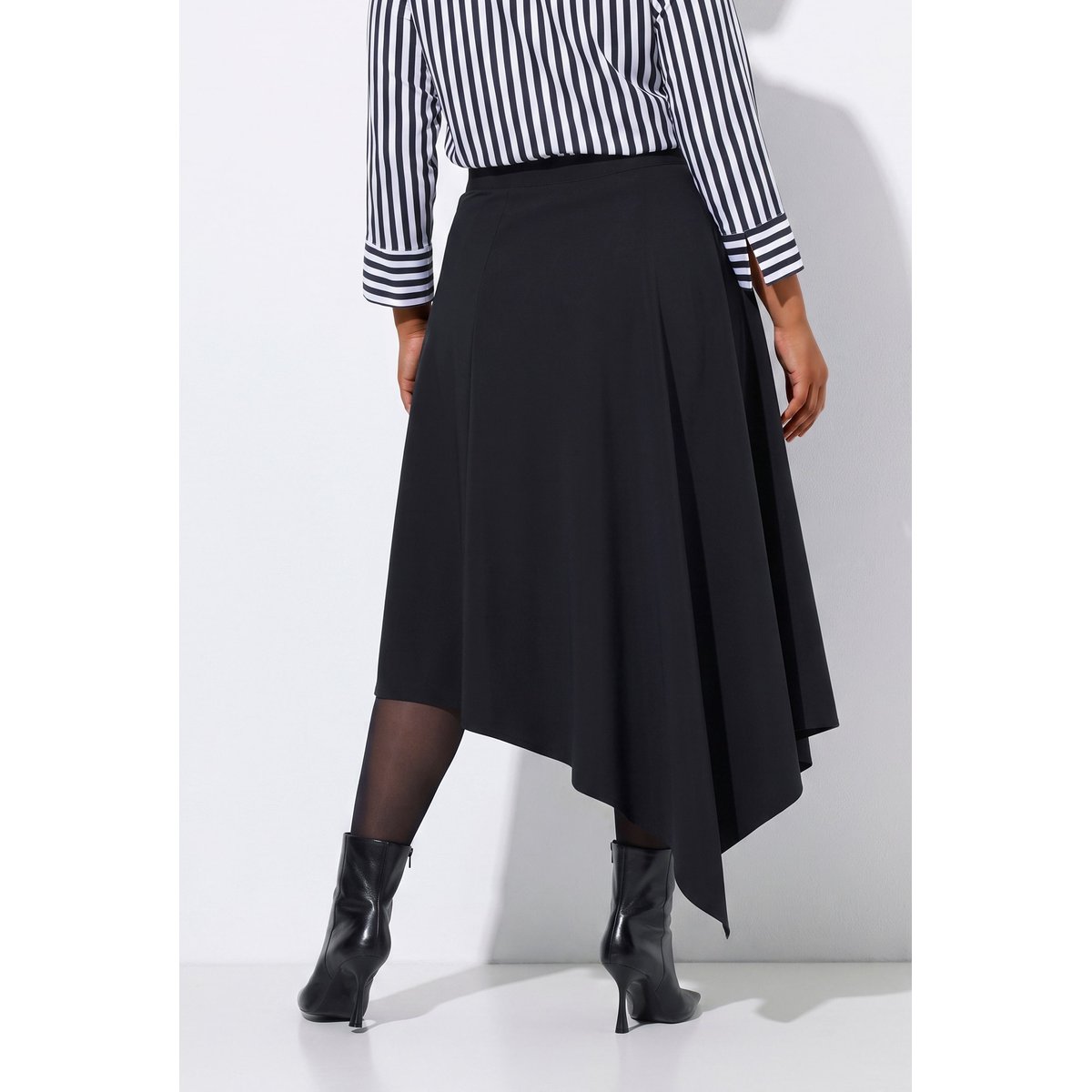 Jupe avec base asymétrique noir, ULLA POPKEN