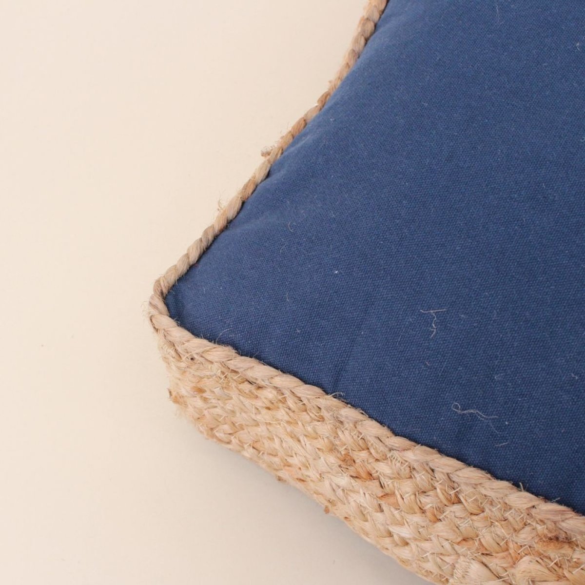 Coussin de sol en tissu et jute 50x50cm bleu, ORNAMI
