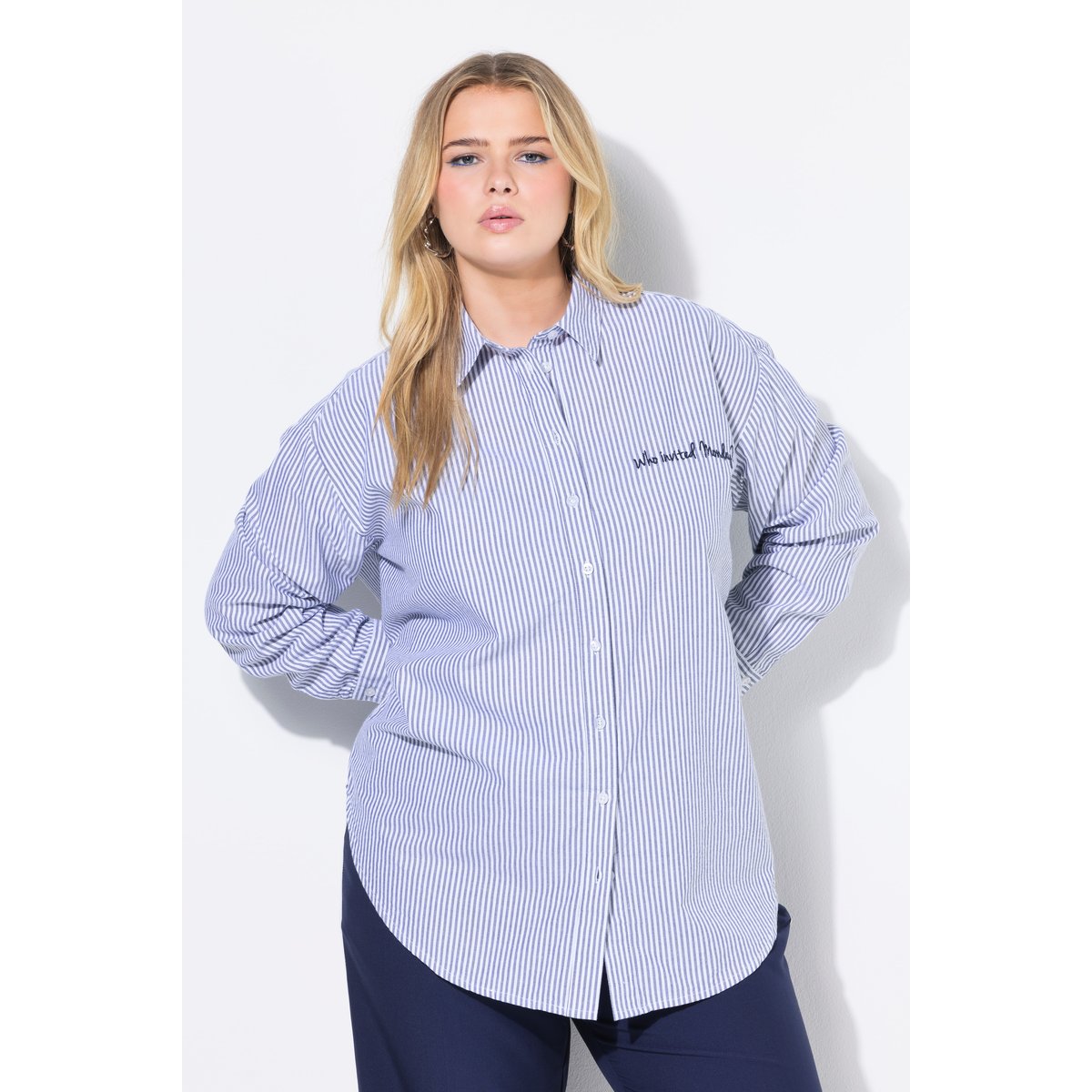 Chemisier oversize à rayures, broderie marine, STUDIO UNTOLD