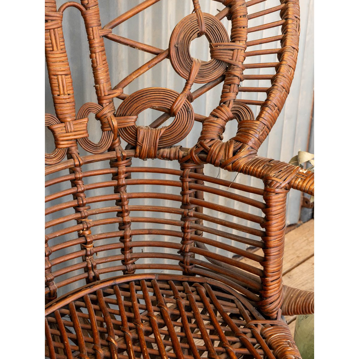 Grand fauteuil en osier Ernest N°1097 - Bon état bois foncé, DEBONGOUT