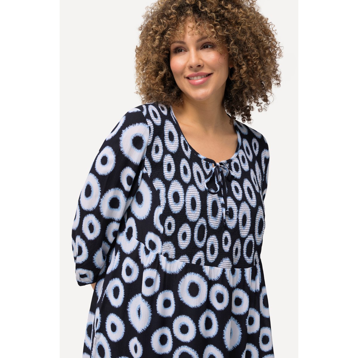 Blouse smockée à motif cercles. Col rond marine, ULLA POPKEN