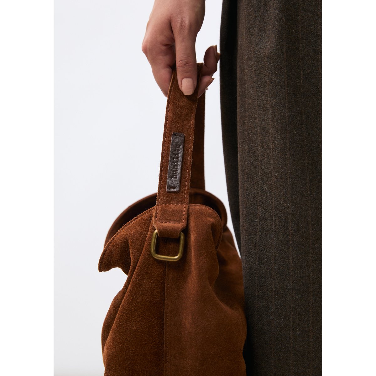 Sac en daim marron, HUMILITY
