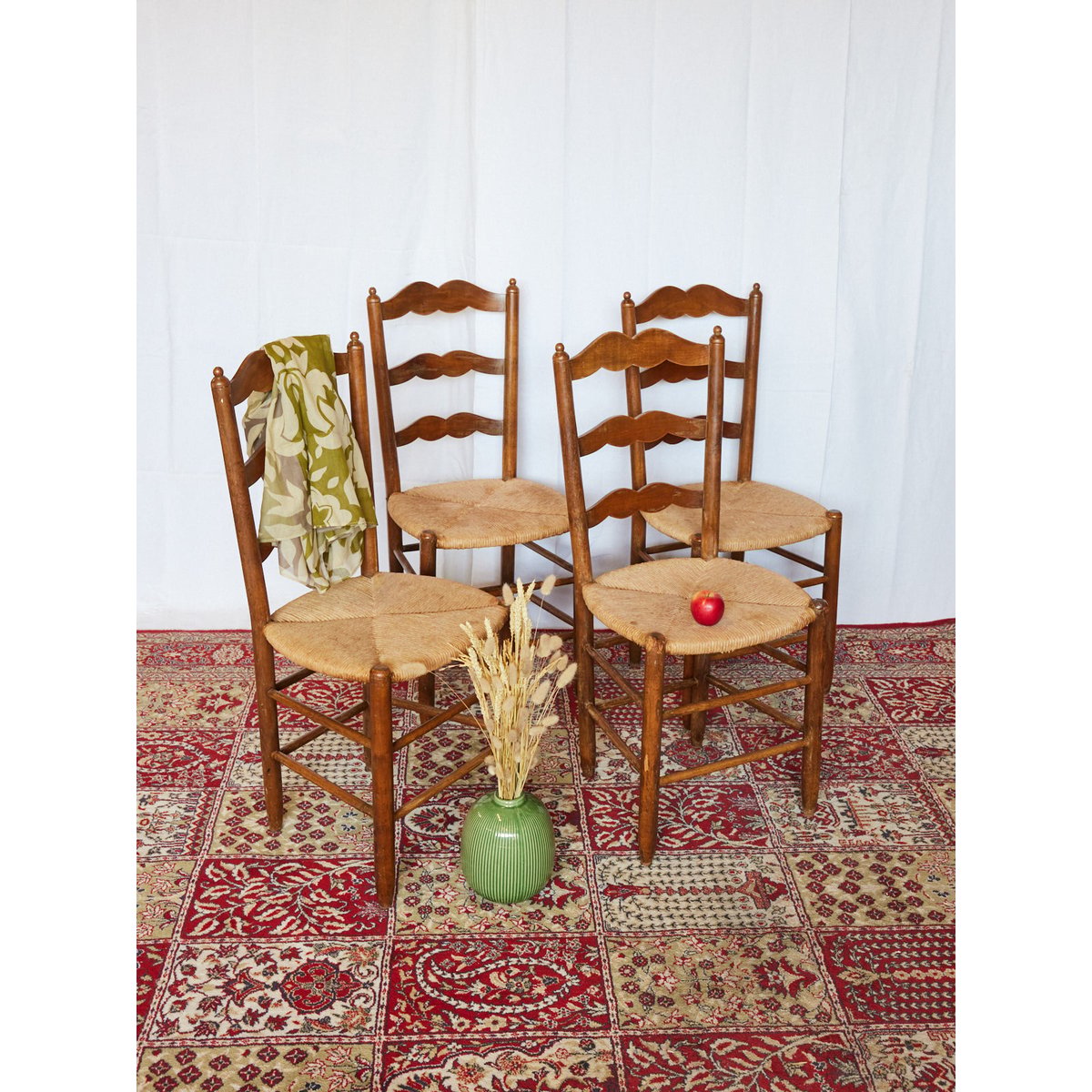 Lot de 4 chaises en paille Claude N°1433 - Bon état bois foncé, DEBONGOUT