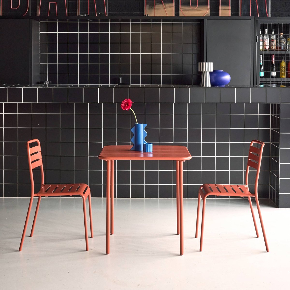 Table de jardin métal + 2 assises AMÉLIA terracotta, SWEEEK