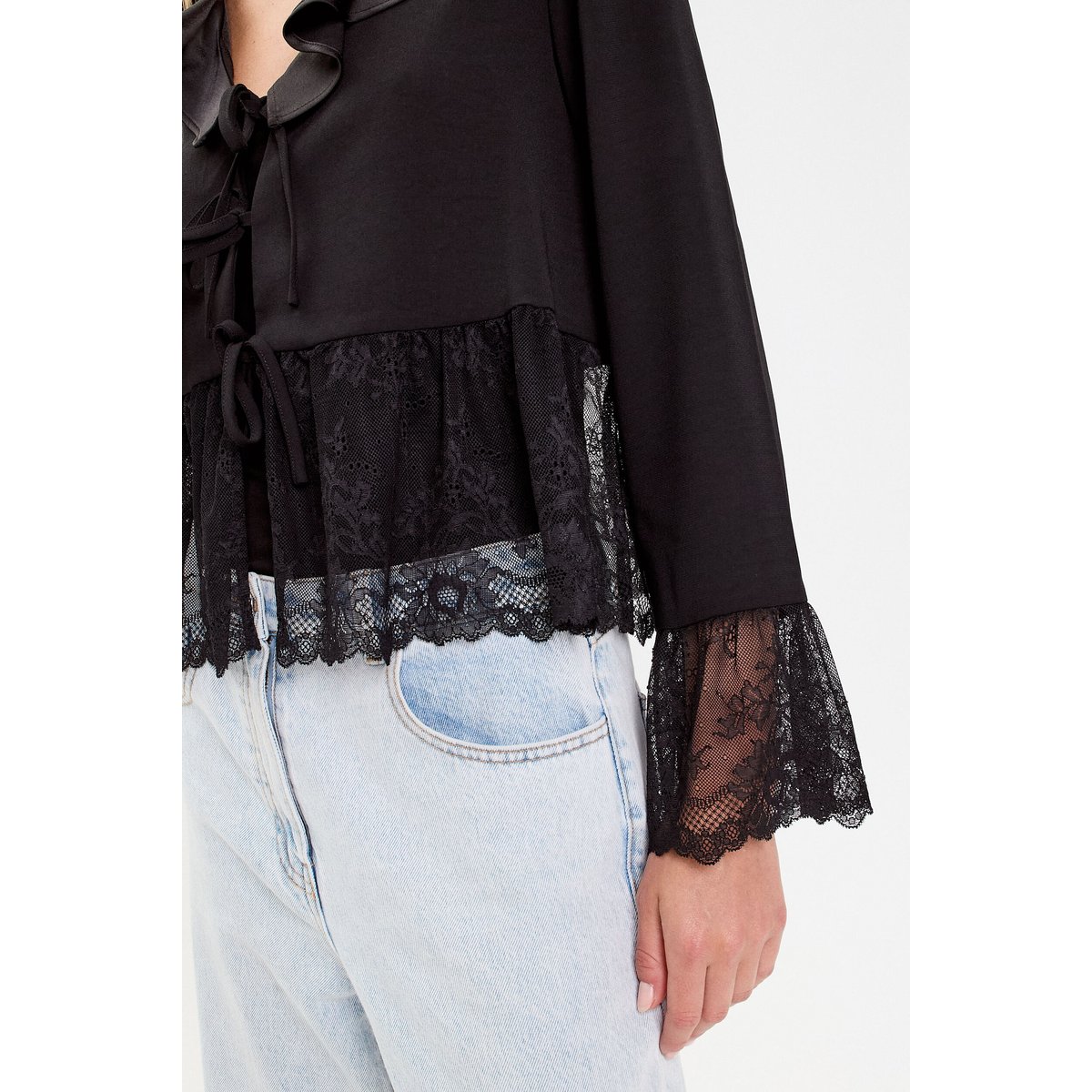 Blouse col V en dentelle noir, CACHE CACHE