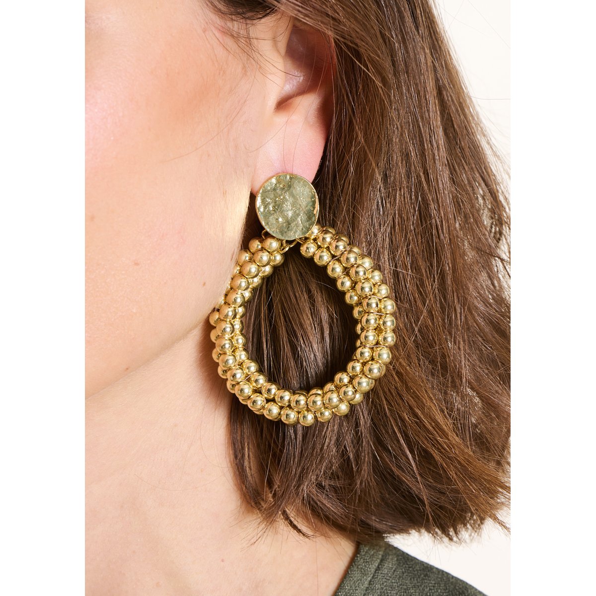 Boucles d'oreilles pendantes à perles light gold, LA FEE MARABOUTEE