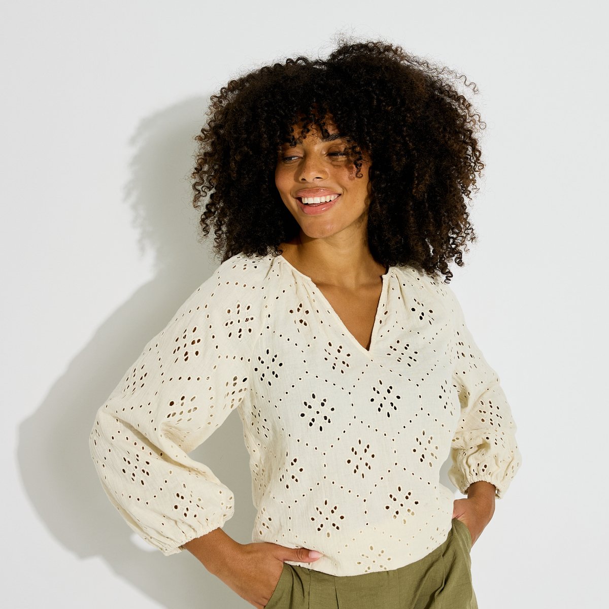 Blouse bohème ajourée à col V beige, GRAIN DE MALICE