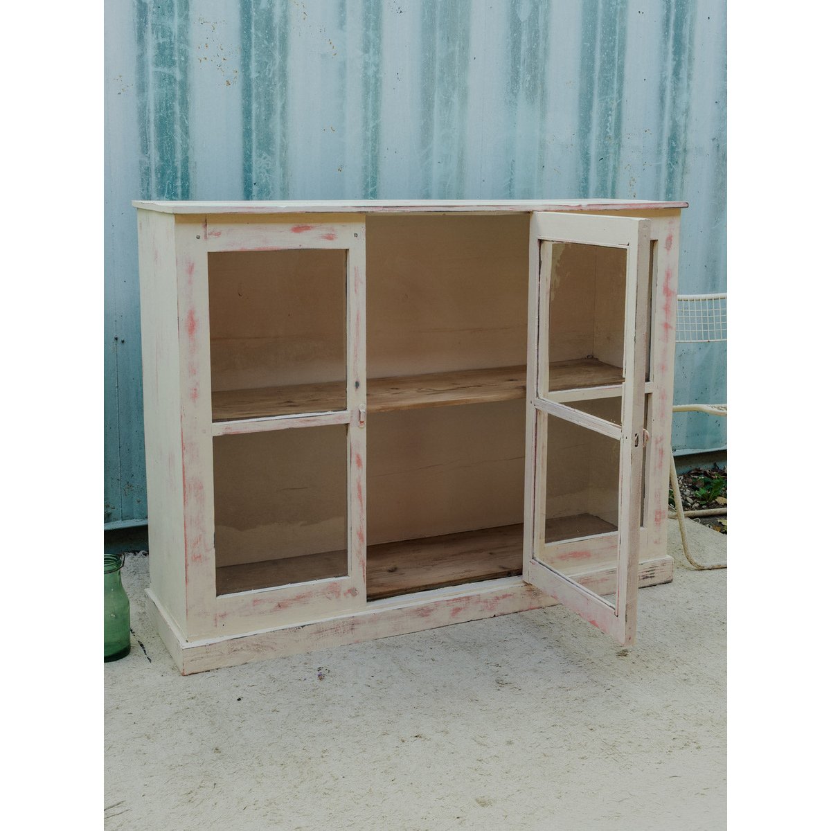 Buffet vitré en bois blanc et rose Gilbert N°1906 - Bon état blanc, DEBONGOUT