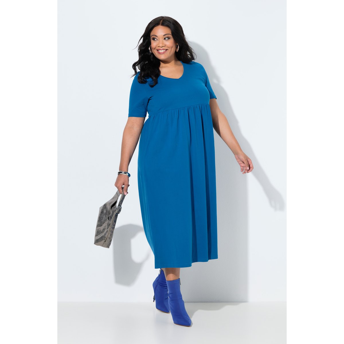 Robe maxi, coupe évasée. Décolleté V pétrol, ULLA POPKEN