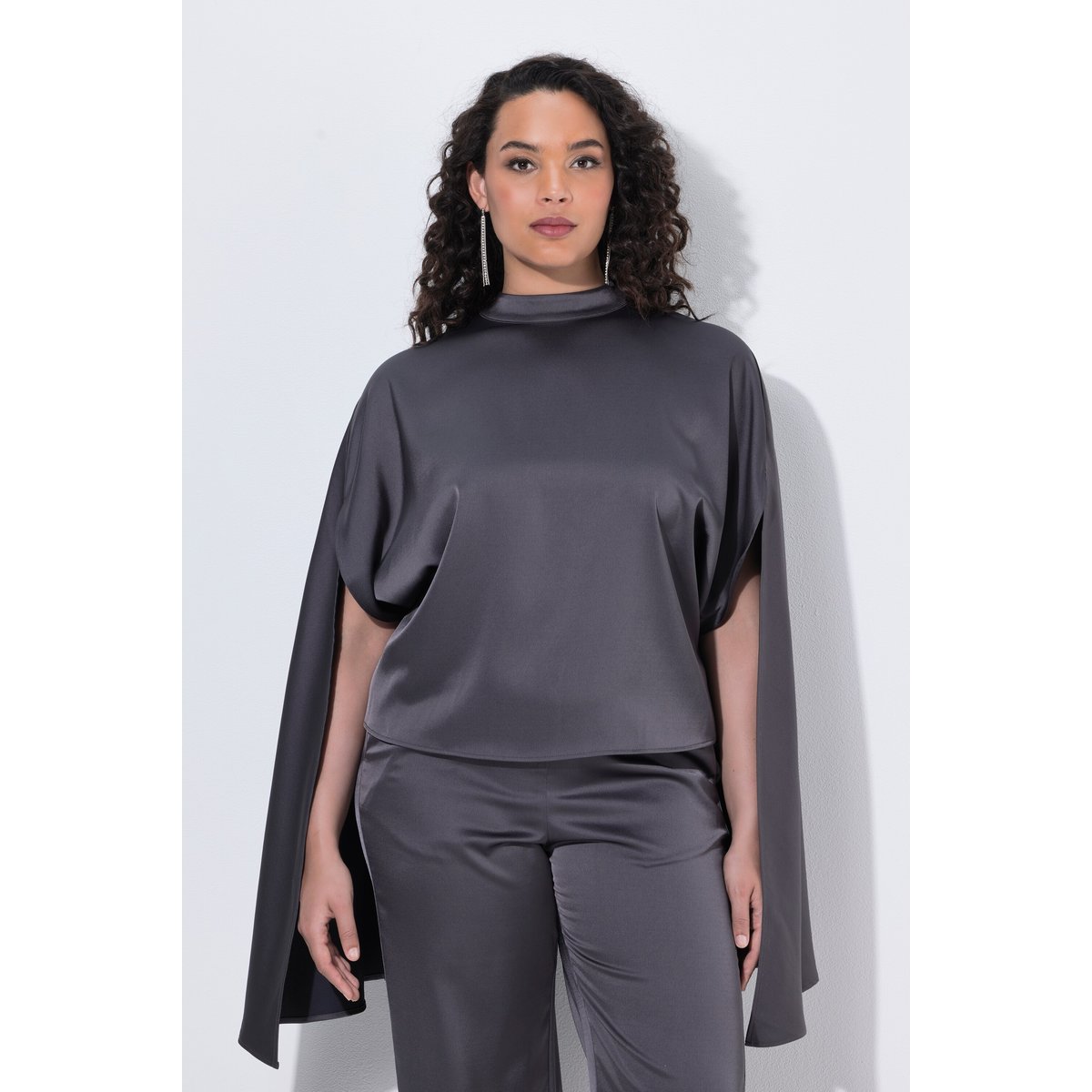 Blouse-cape en satin, coupe oversize asphalte, ULLA POPKEN