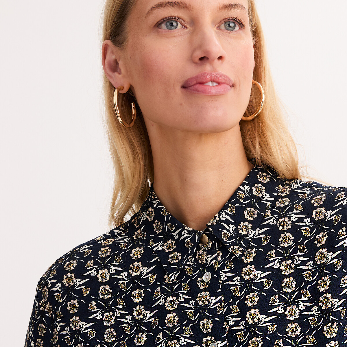 Camisa de viscosa de manga larga con estampado floral estampado flores fondo azul marino, ANNE WEYBURN