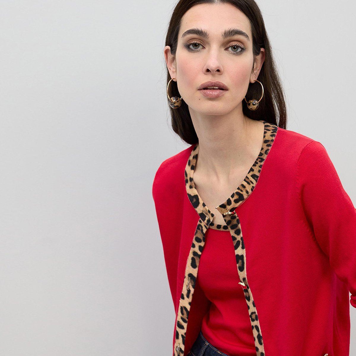Cardigan boutonné à finitions léopard rouge foncé, LOLA CASADEMUNT