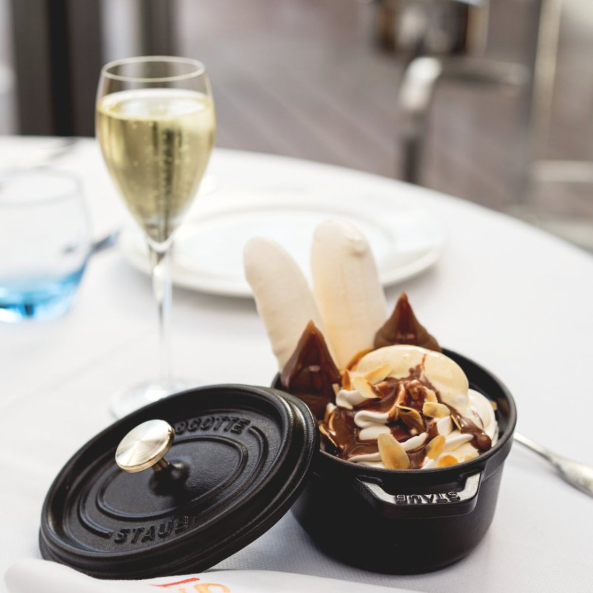 Cocotte à riz 20 cm, Ronde, Truffe blanche, Fonte fleur de cerisier, STAUB