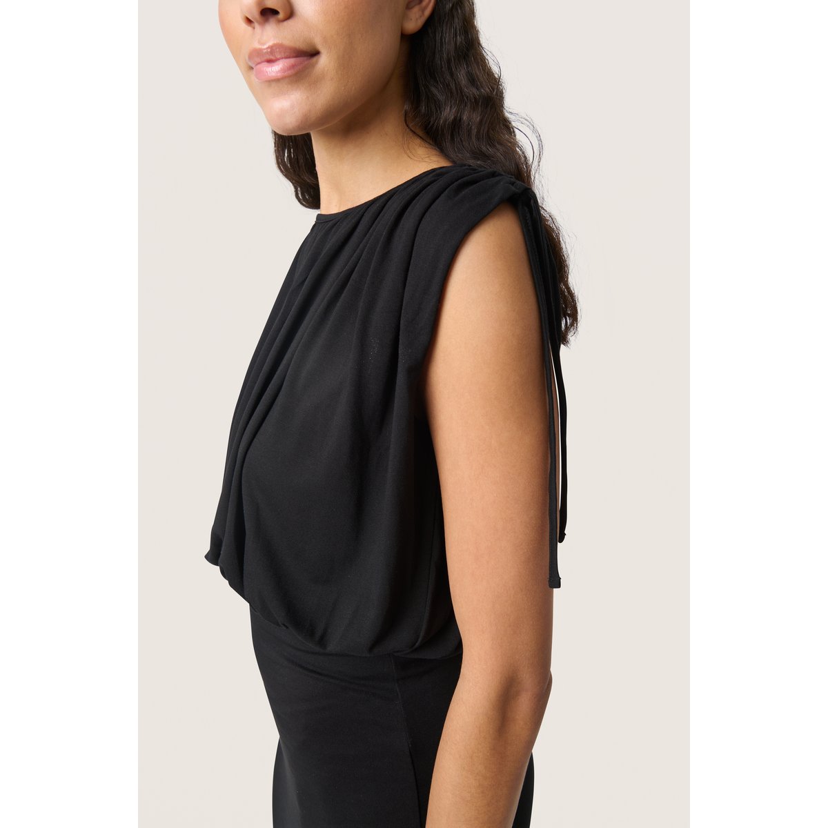 Jersey dress noir, SOAKED IN LUXURY