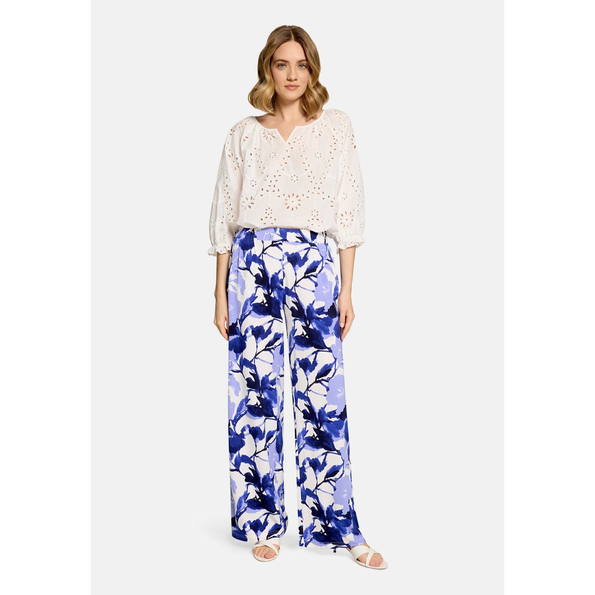 Pantalon à enfiler à poches extérieures blanc/bleu, BETTY BARCLAY