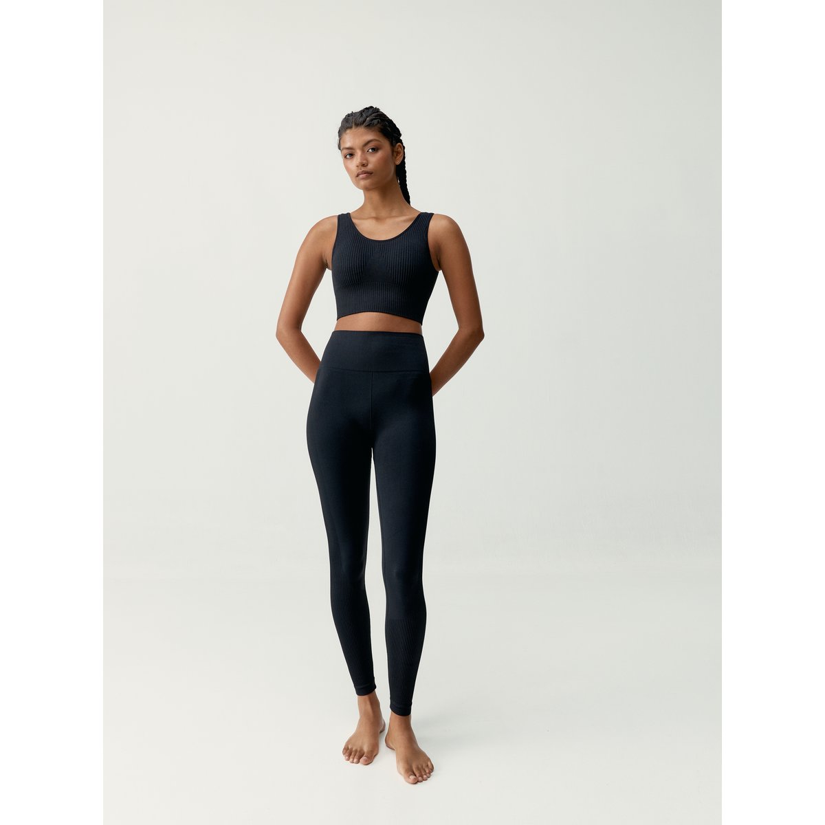 Brassière de sport femme Flow maintien moyen coussinets amovibles noir profond, BORN