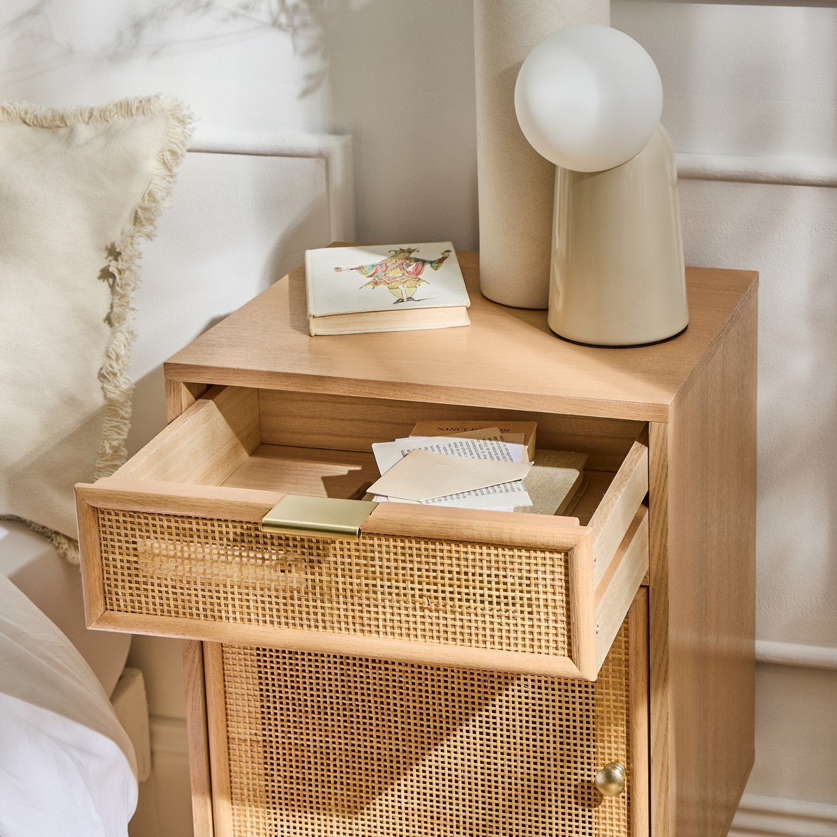 Table de chevet avec cannage en rotin naturel - MIYA bois clair, CALICOSY