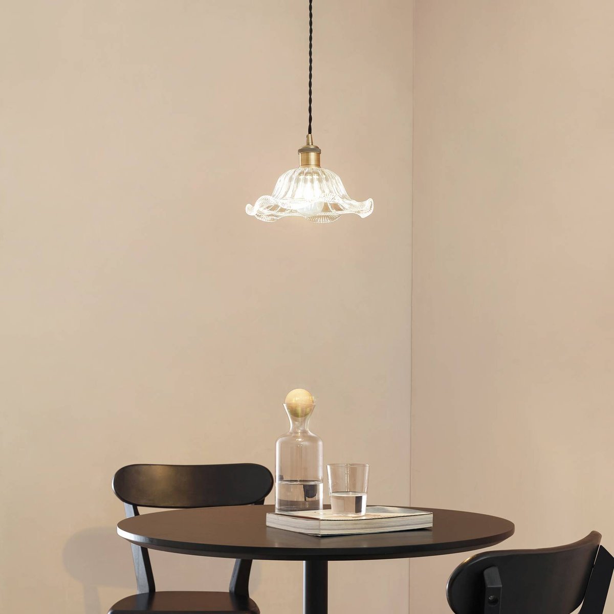 Suspension en verre antique, Ludowika transparent, laiton, noir, LINDBY