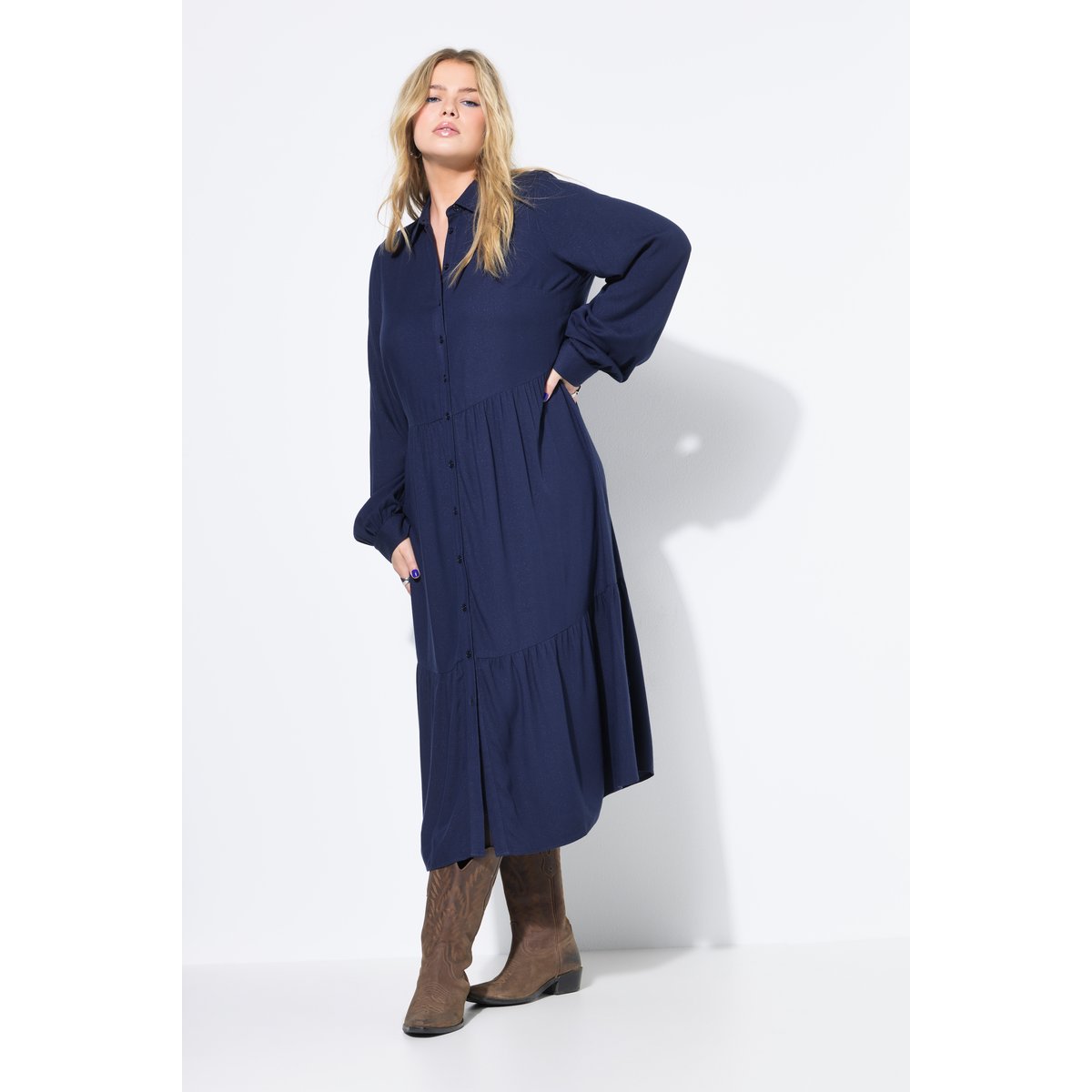 Robe midi évasée, motif à carreaux marine, STUDIO UNTOLD