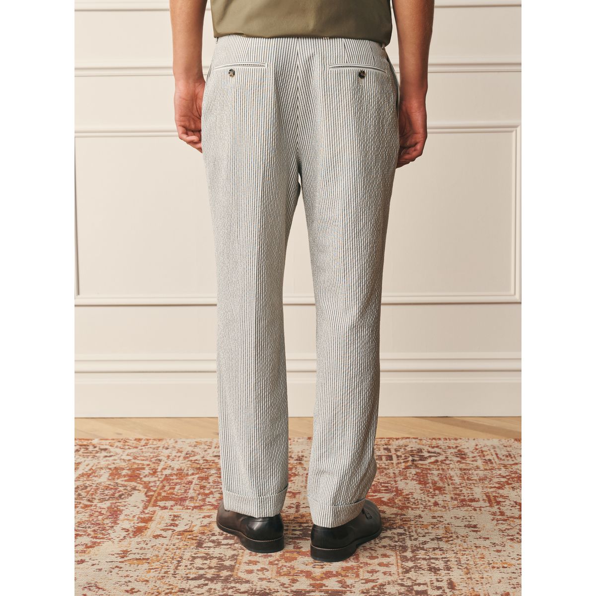 Pantalon de costume plissé en seersucker rayé écru, NEXT
