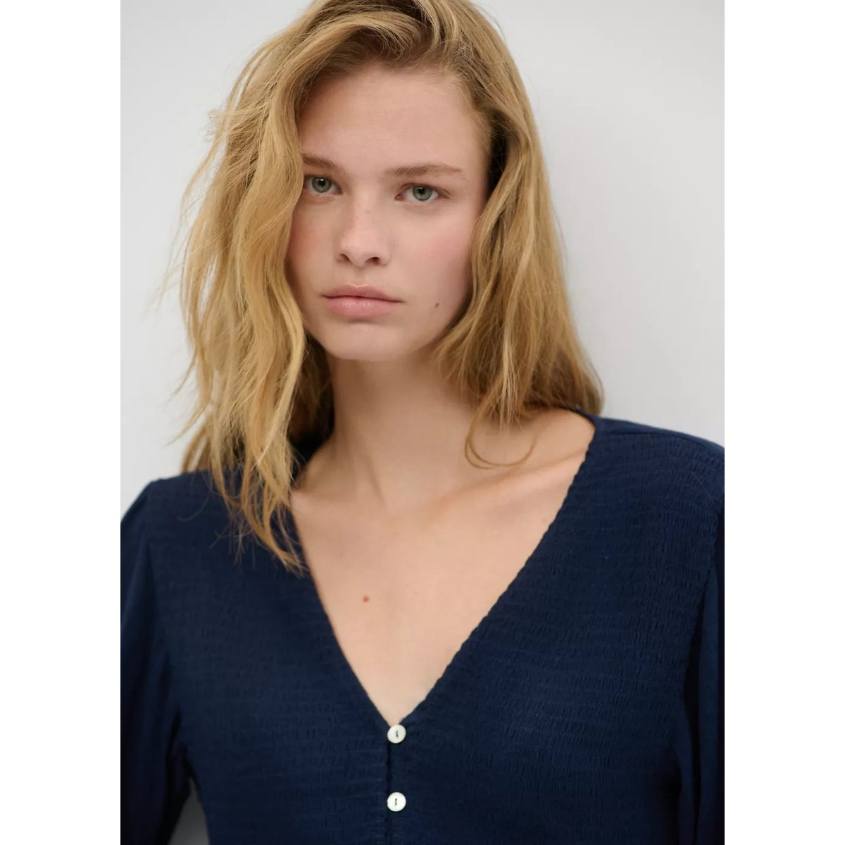 Blouse texturée col V bleu marine, MANGO TEEN