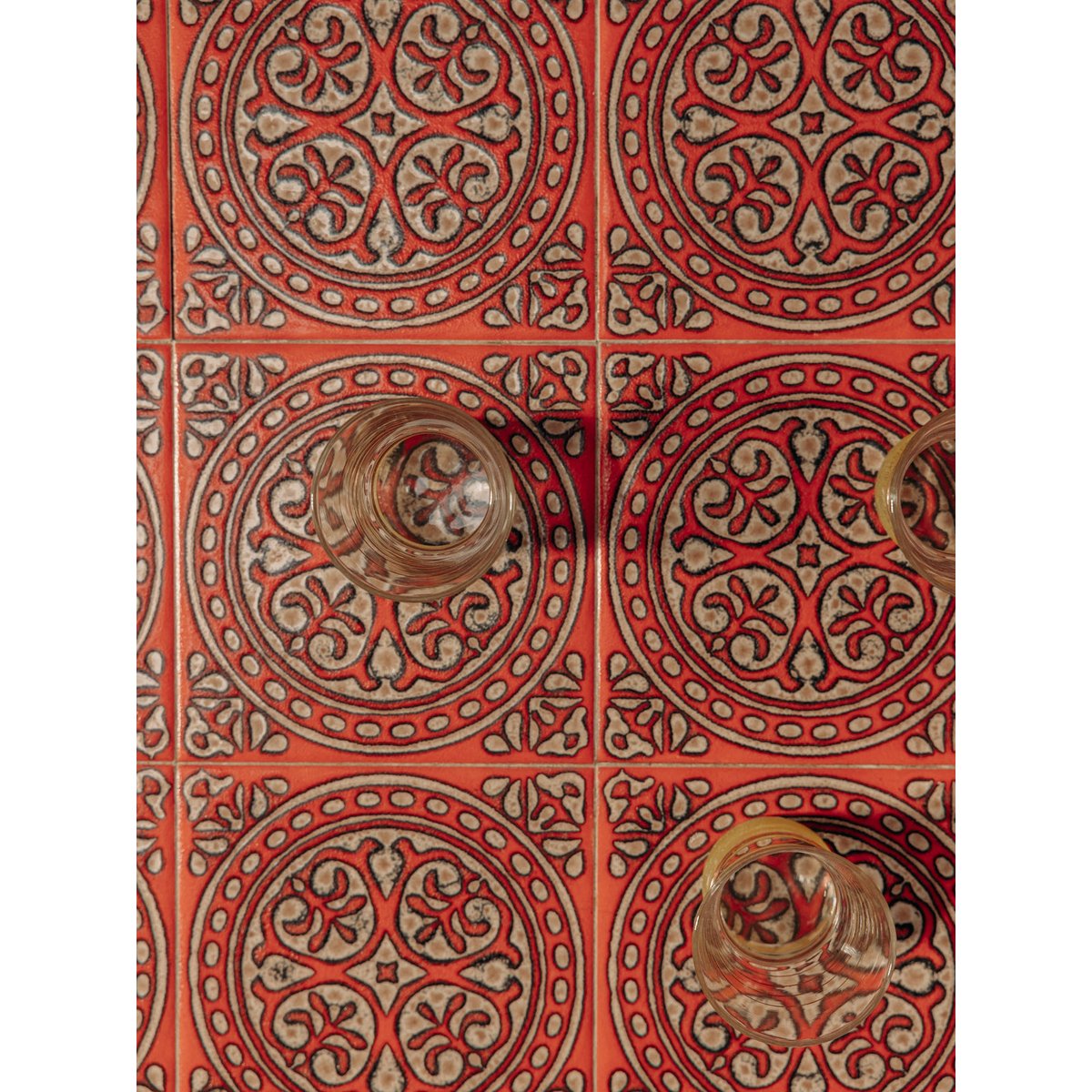 Table basse en faïence Léonie N°289 - Bon état rouge, DEBONGOUT