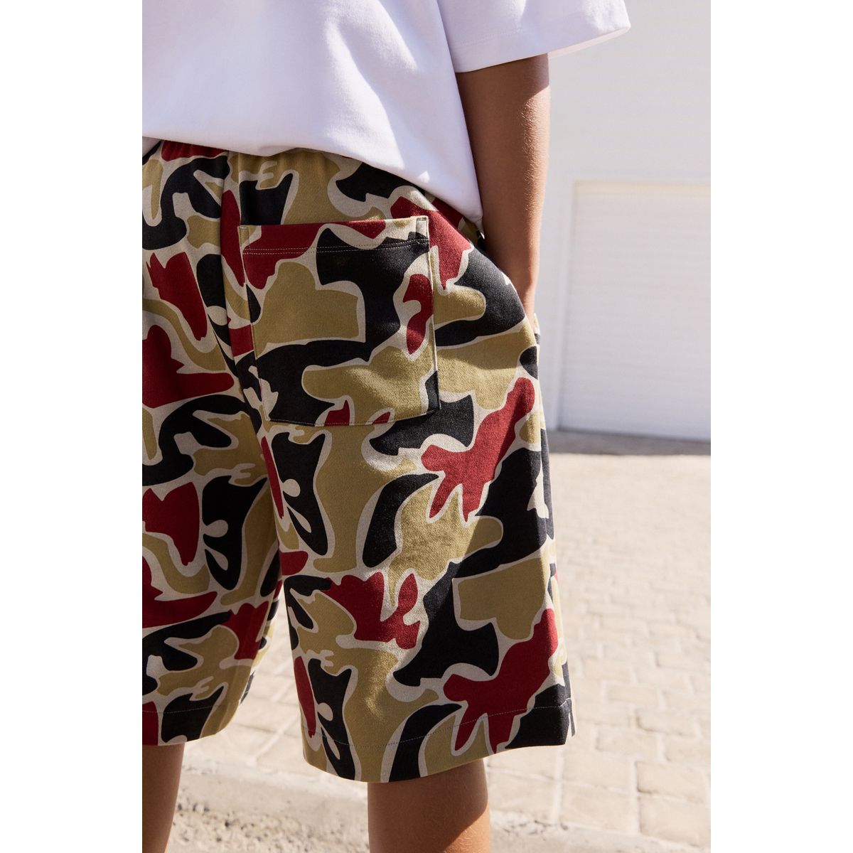 T-shirt décontracté et short crème glacée blanche/camouflage, NEXT