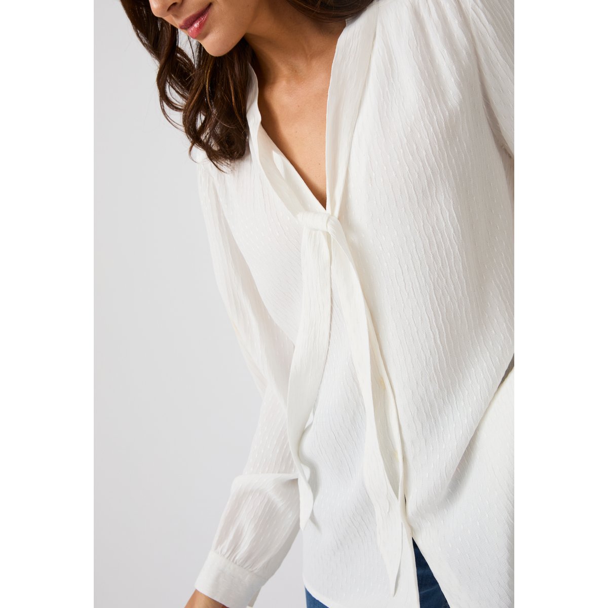 Chemisier lavallière jacquard reliéfé blanc cassé, DAMART
