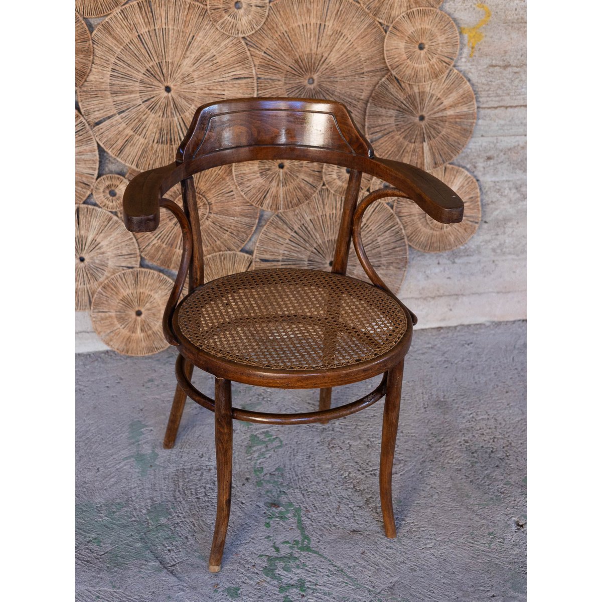 Fauteuil administratif en bois Ernest N°1562 - Bon état bois foncé, DEBONGOUT