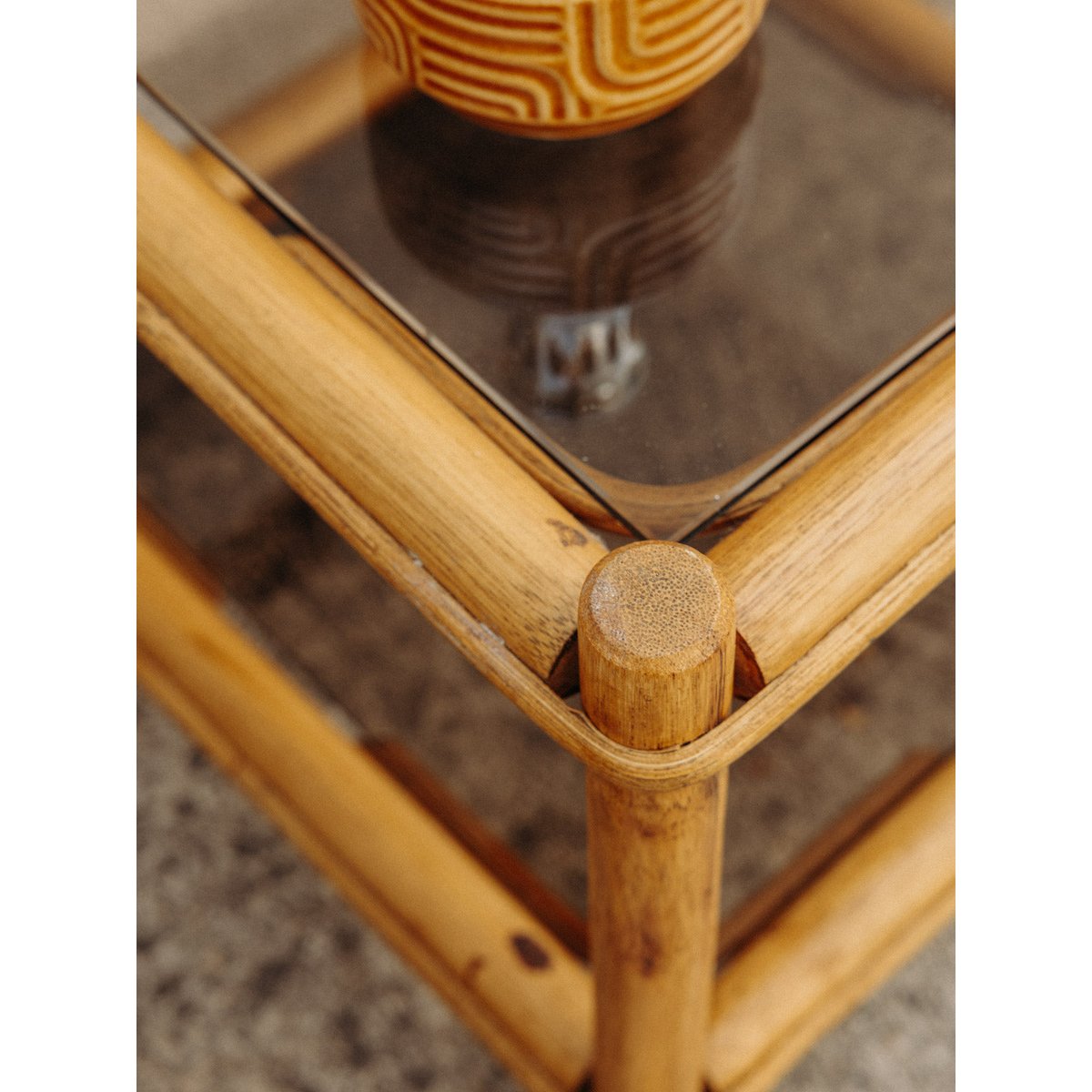 Paire de 2 tables de chevets en pin massif et verre Maïa N°1511 - Bon état bois clair, DEBONGOUT