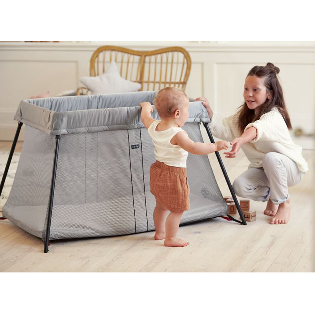 Reisbed Light zilver, BABYBJORN