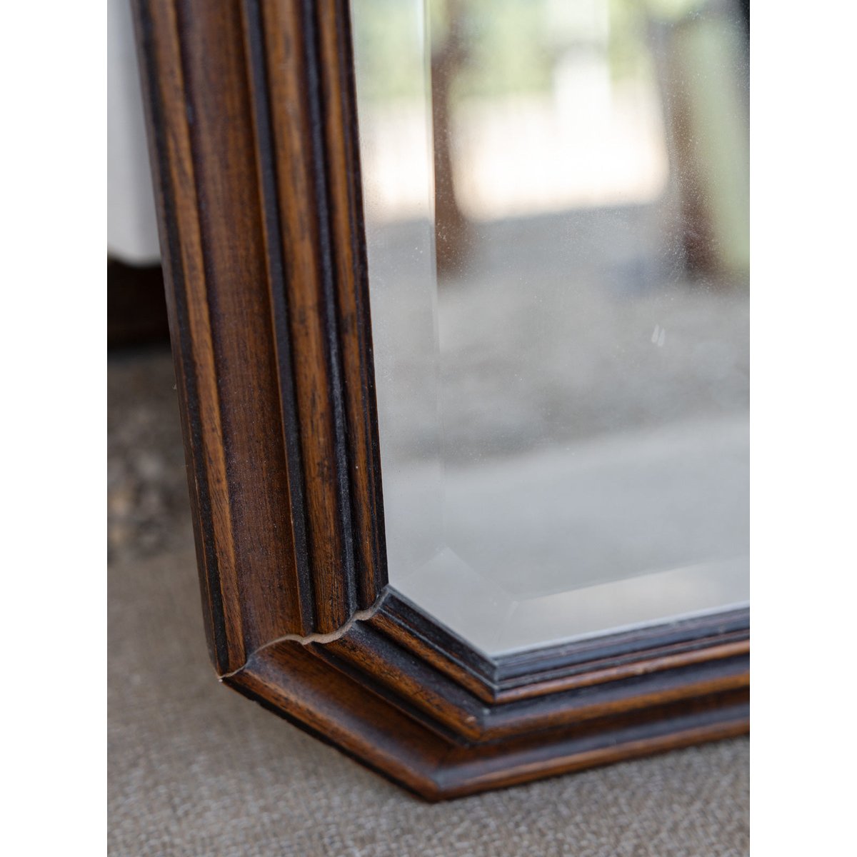 Grand miroir vertical biseauté en bois foncé Georges N°1361 - Bon état bois foncé, DEBONGOUT