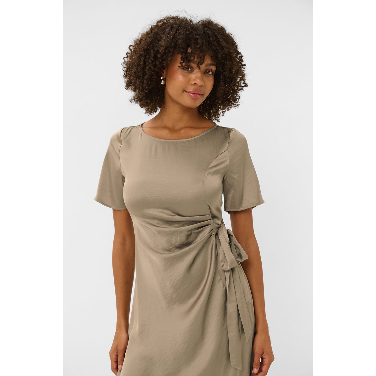 Robe marron falcon, CULTURE