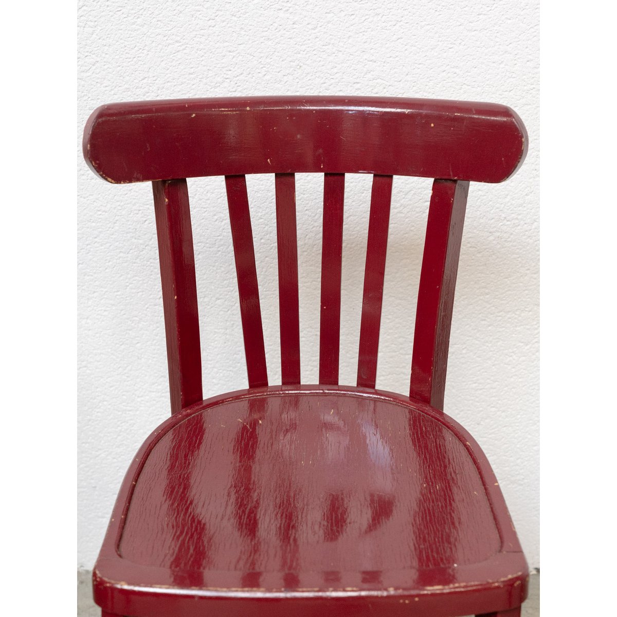 Paire de chaises bordeaux esprit Thonet Claude N°1722 - Bon état bordeaux, DEBONGOUT