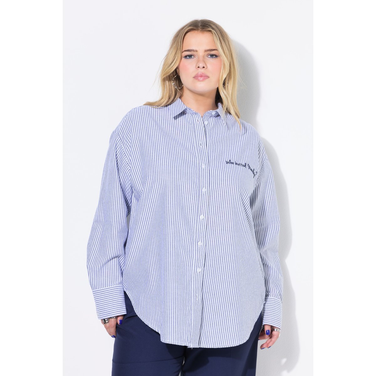 Chemisier oversize à rayures, broderie marine, STUDIO UNTOLD