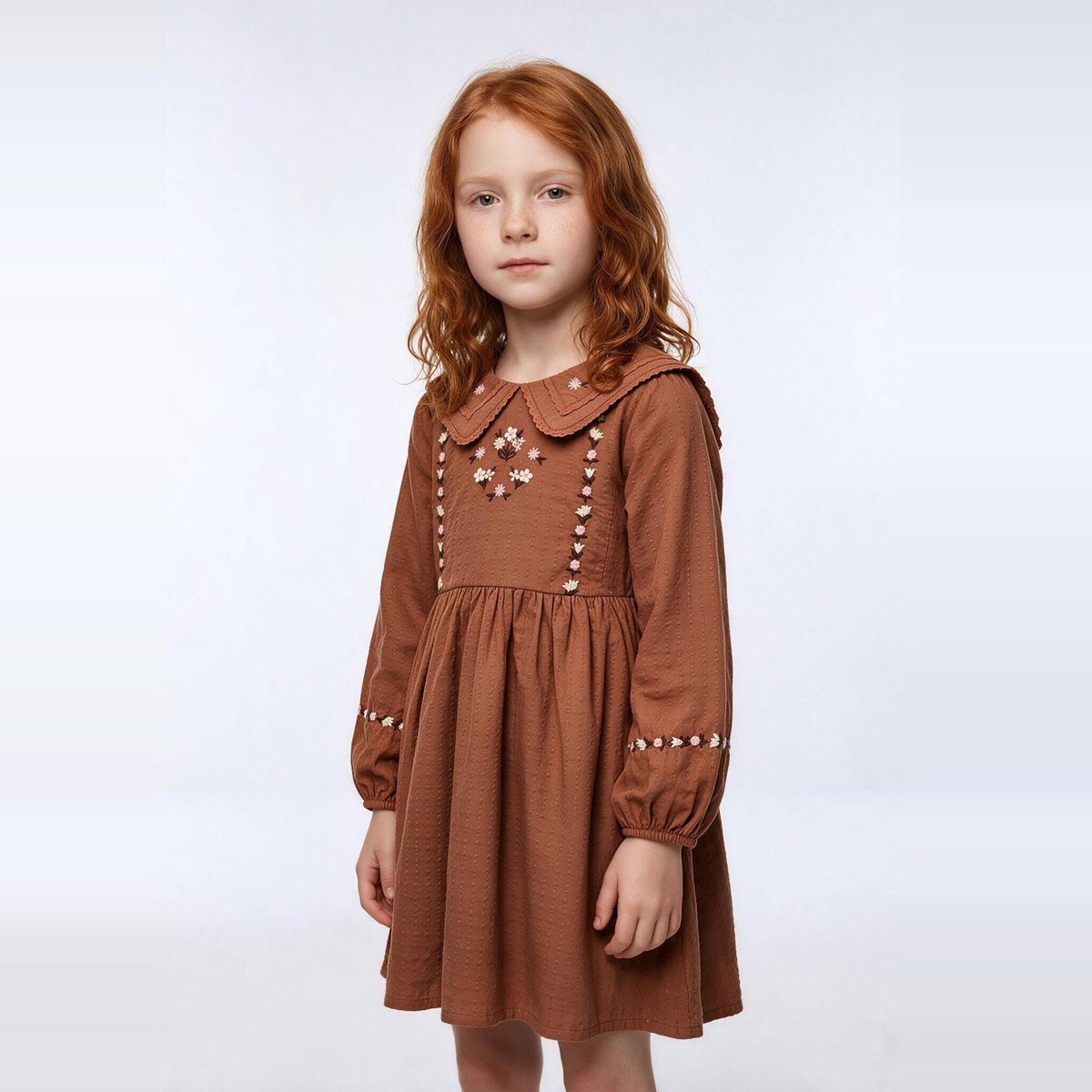 Robe avec double col et broderies en coton chevreuil, MONOPRIX