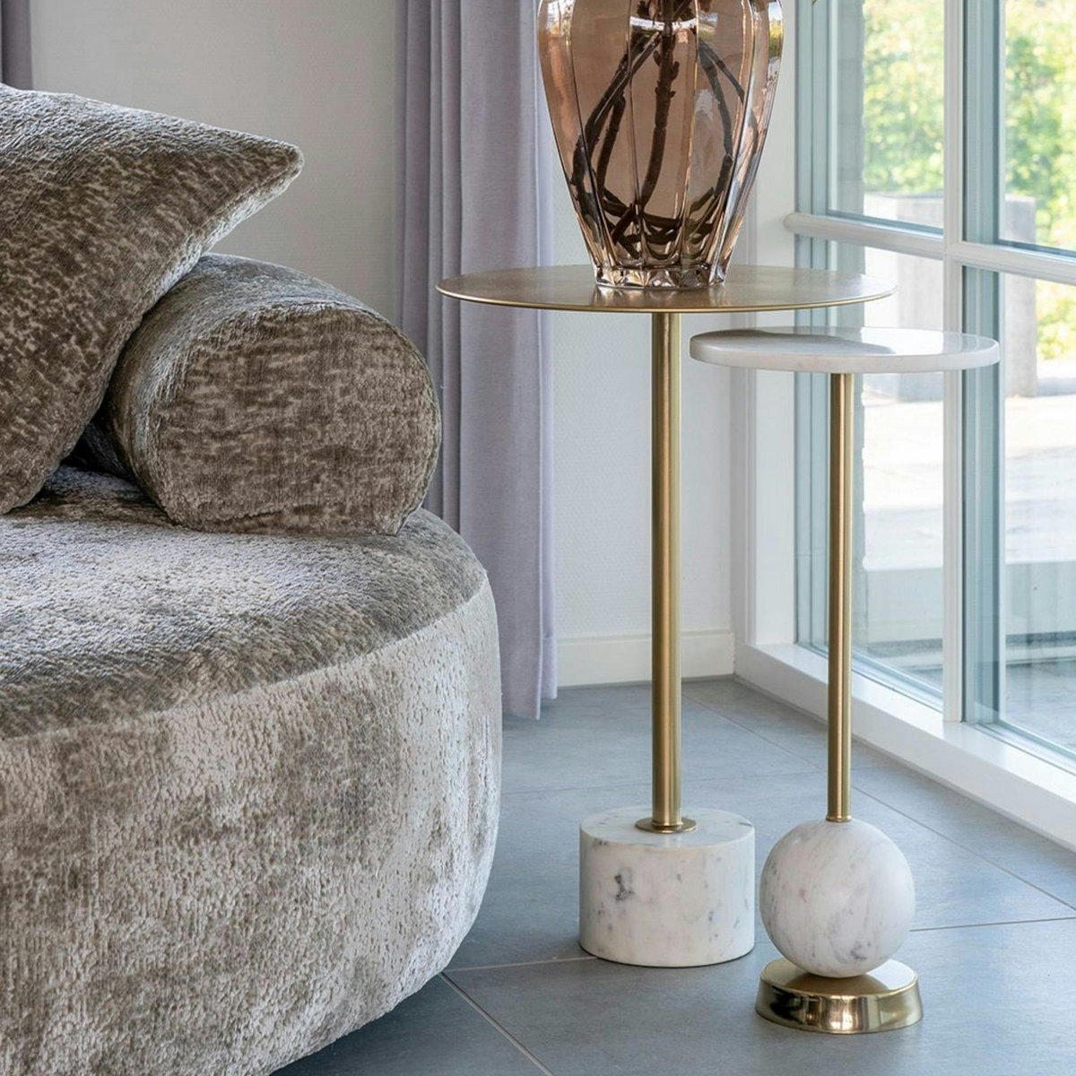 Bout de canapé design - plateau en marbre et base globe Ø25 cm TALLINN blanc, PIER IMPORT