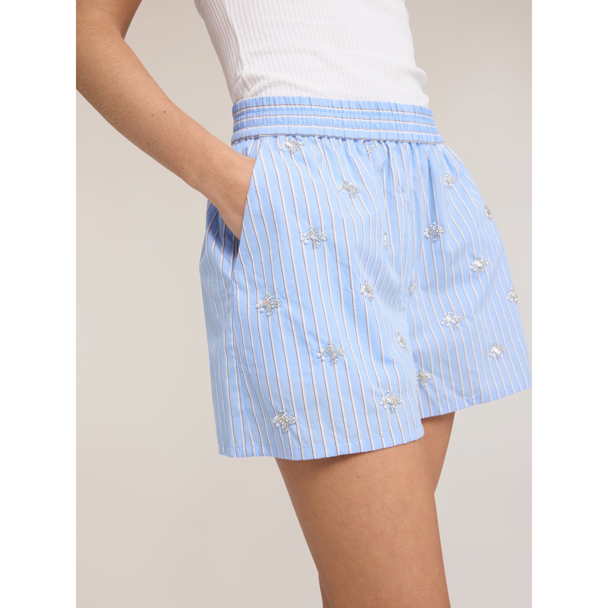 Short à rayures avec broderies bijou light - blue, MOTIVI