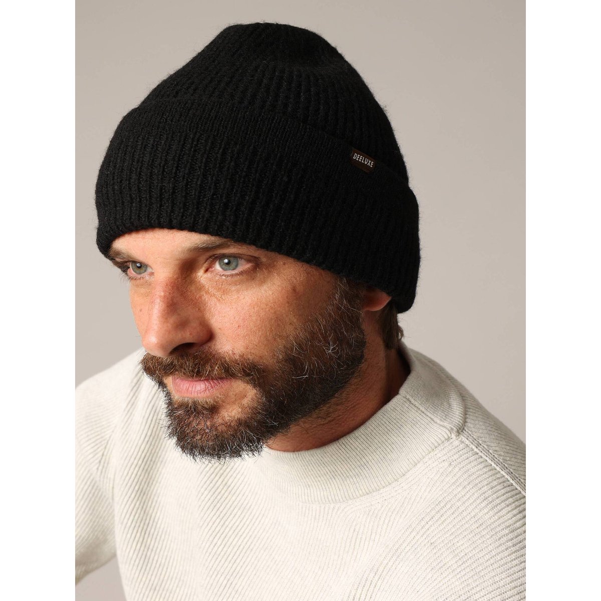 Bonnet en maille côtelée avec revers et étiquette tissée SLEDGE noir, DEELUXE