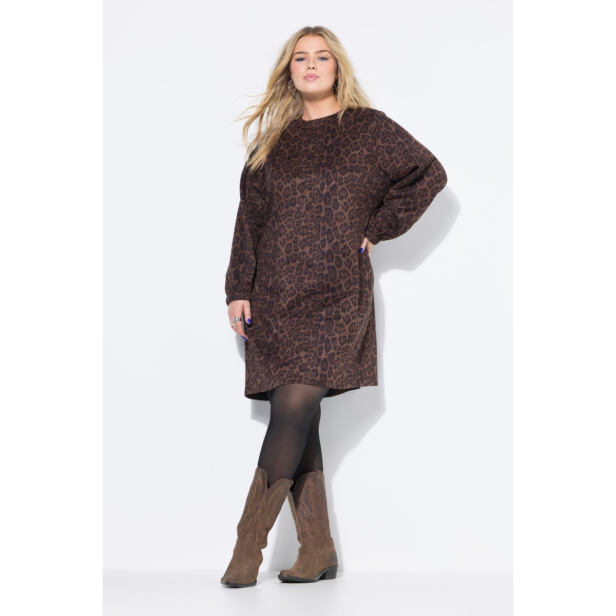 Robe oversize en suède avec motif léopard daim foncé, STUDIO UNTOLD