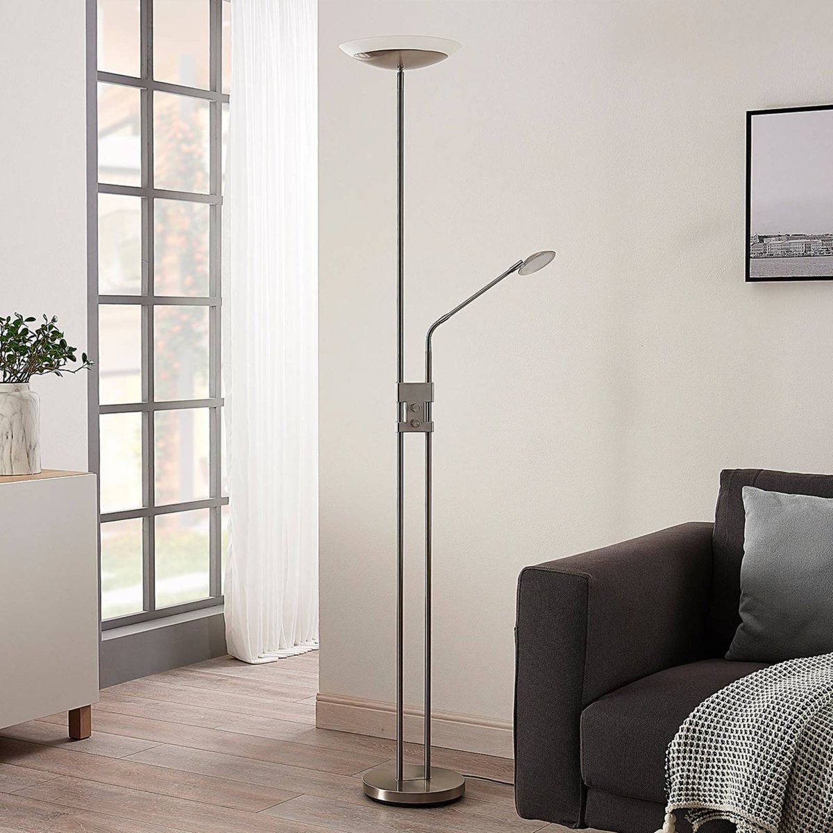 Lampadaire en métal moderneLED, Jonne nickel satiné, LINDBY