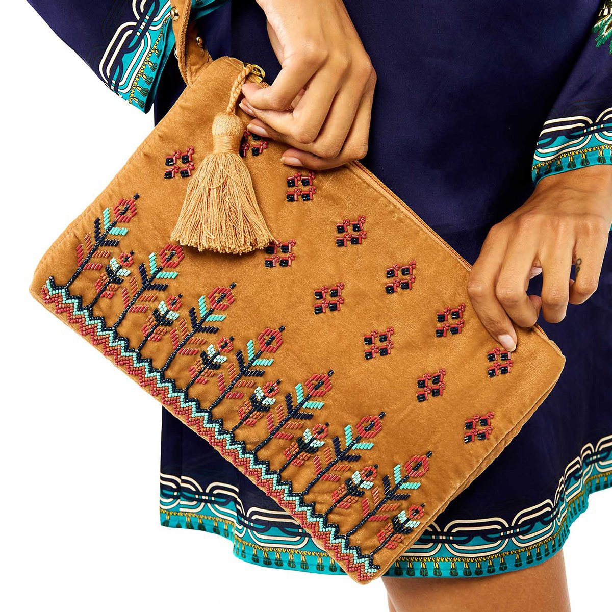 Sac pochette avec broderies COYUCA nude, WILD
