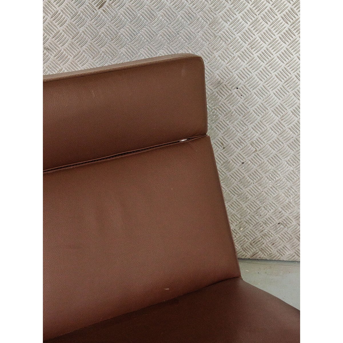 Fauteuil en cuir marron Jakob N°367 - Bon état marron, DEBONGOUT