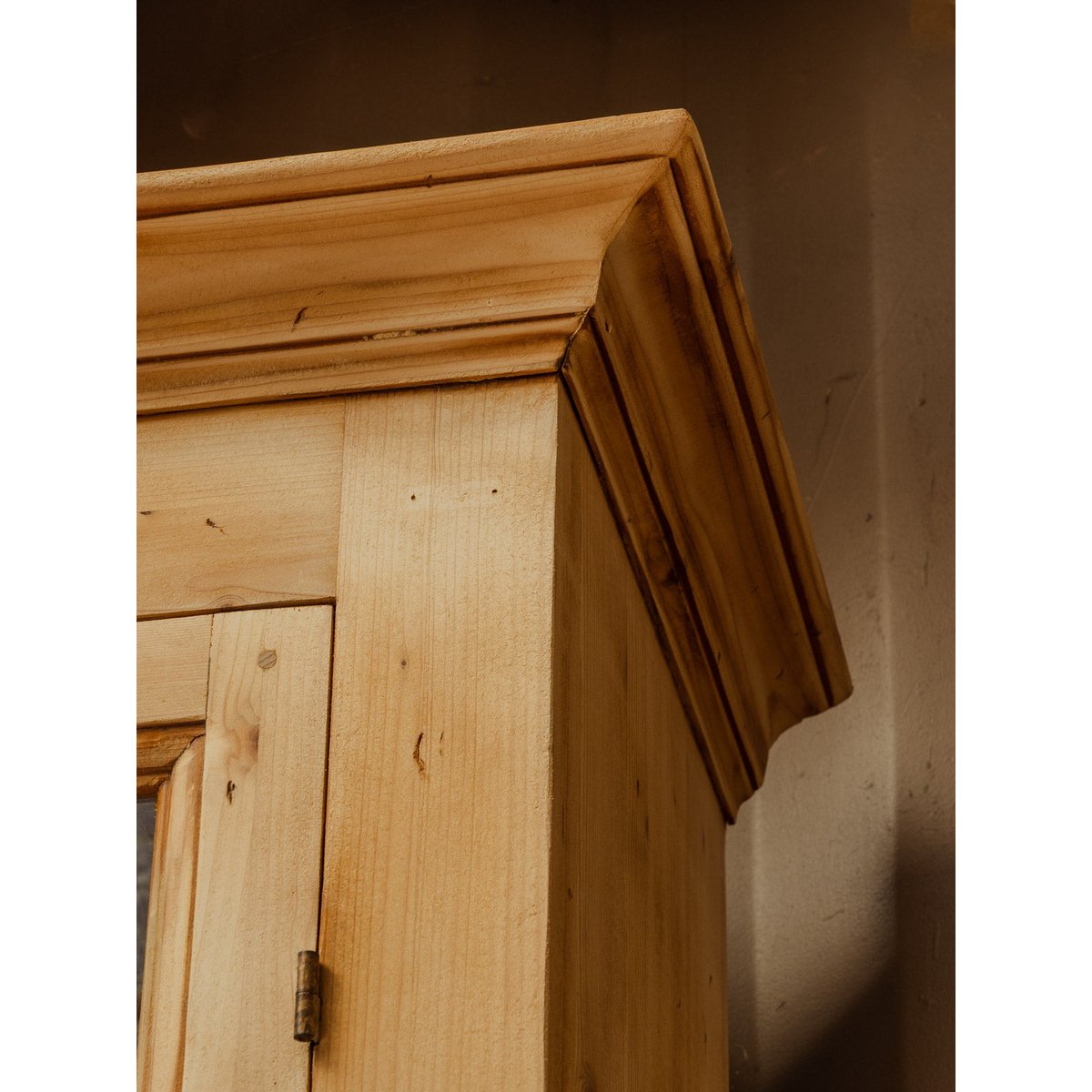 Vitrine en bois Victoria N°1289 - Bon état bois clair, DEBONGOUT