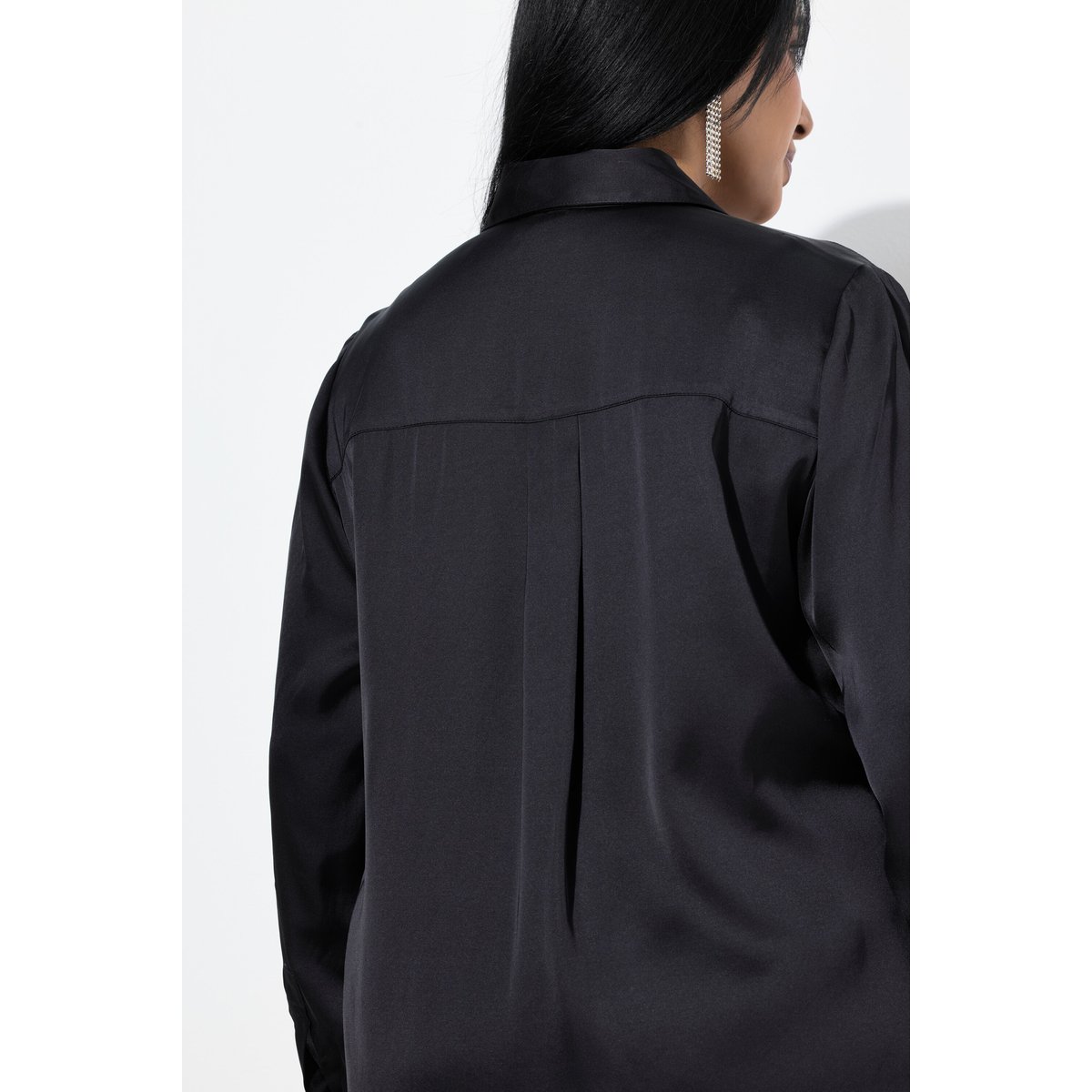 Chemisier en satin avec perles, col chemise noir, ULLA POPKEN