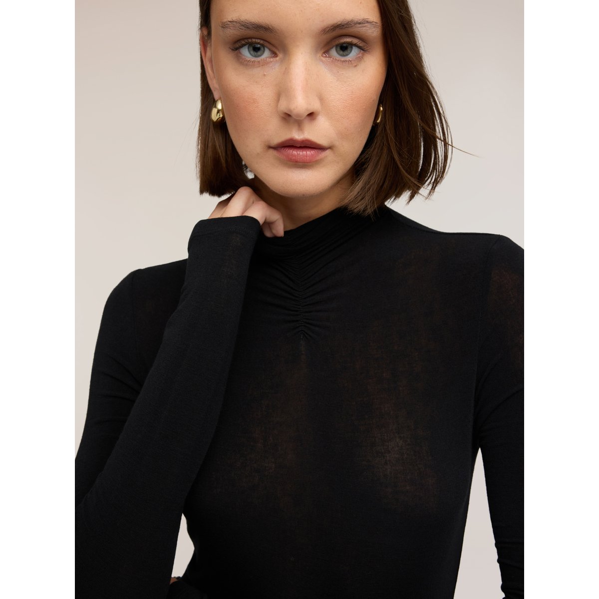 T-shirt col roulé noir, MOTIVI