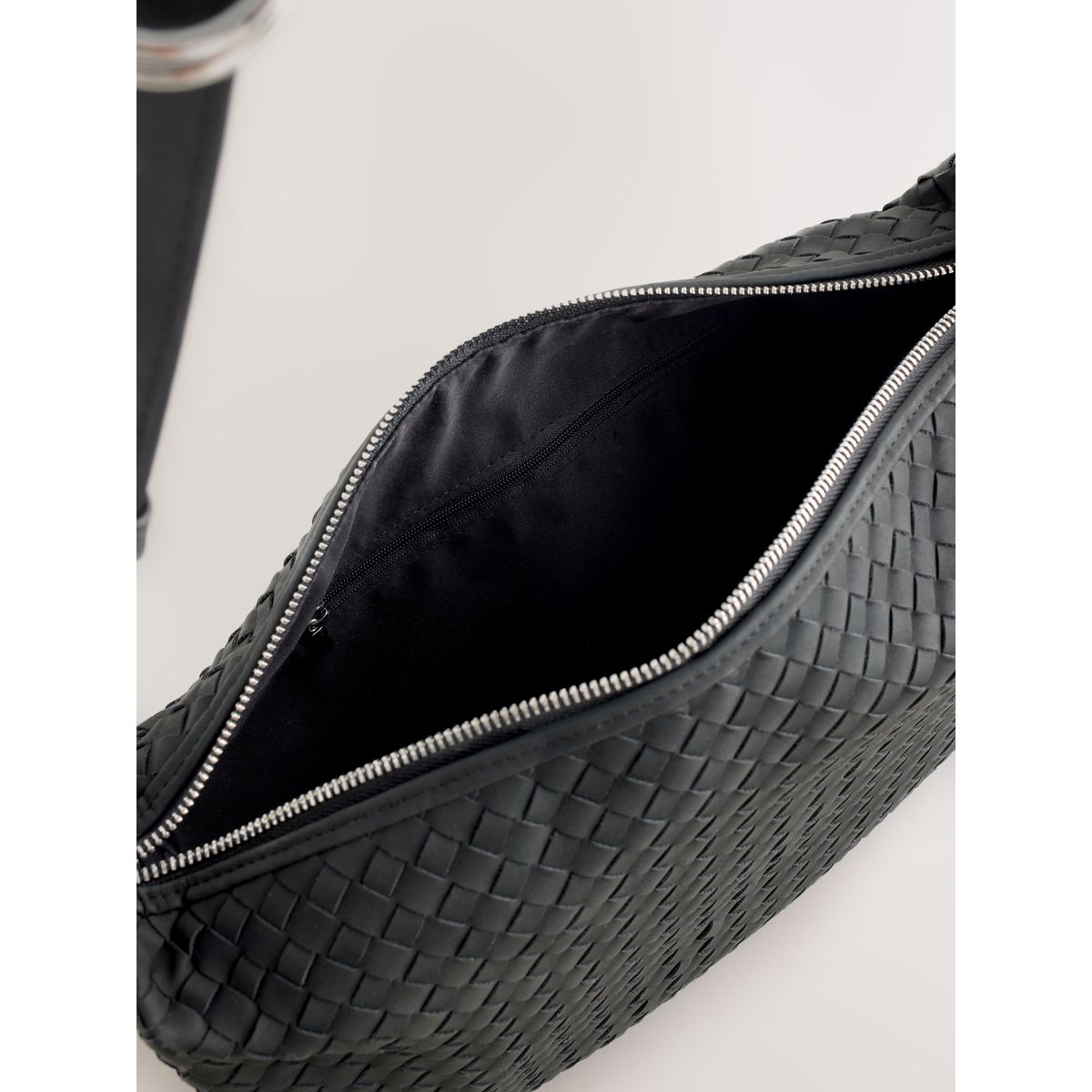 Sac bandoulière en daim tissé noir, NEXT
