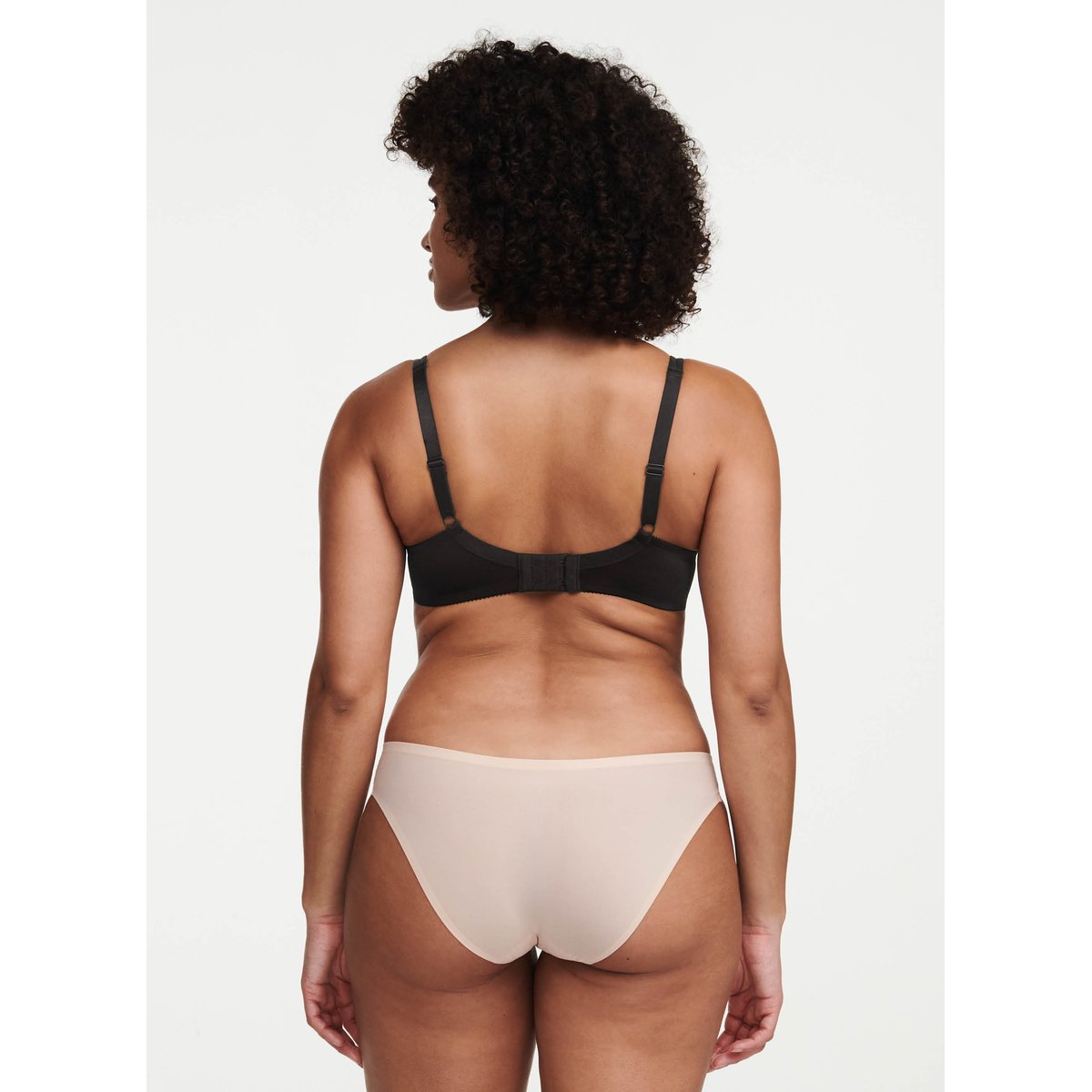 Soutien-gorge mémoire de forme emboîtant BASIC INVISIBLE noir, CHANTELLE