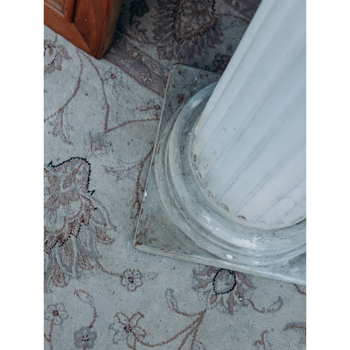 Grande colonne en plâtre Hanna N°736 - Bon état blanc, DEBONGOUT