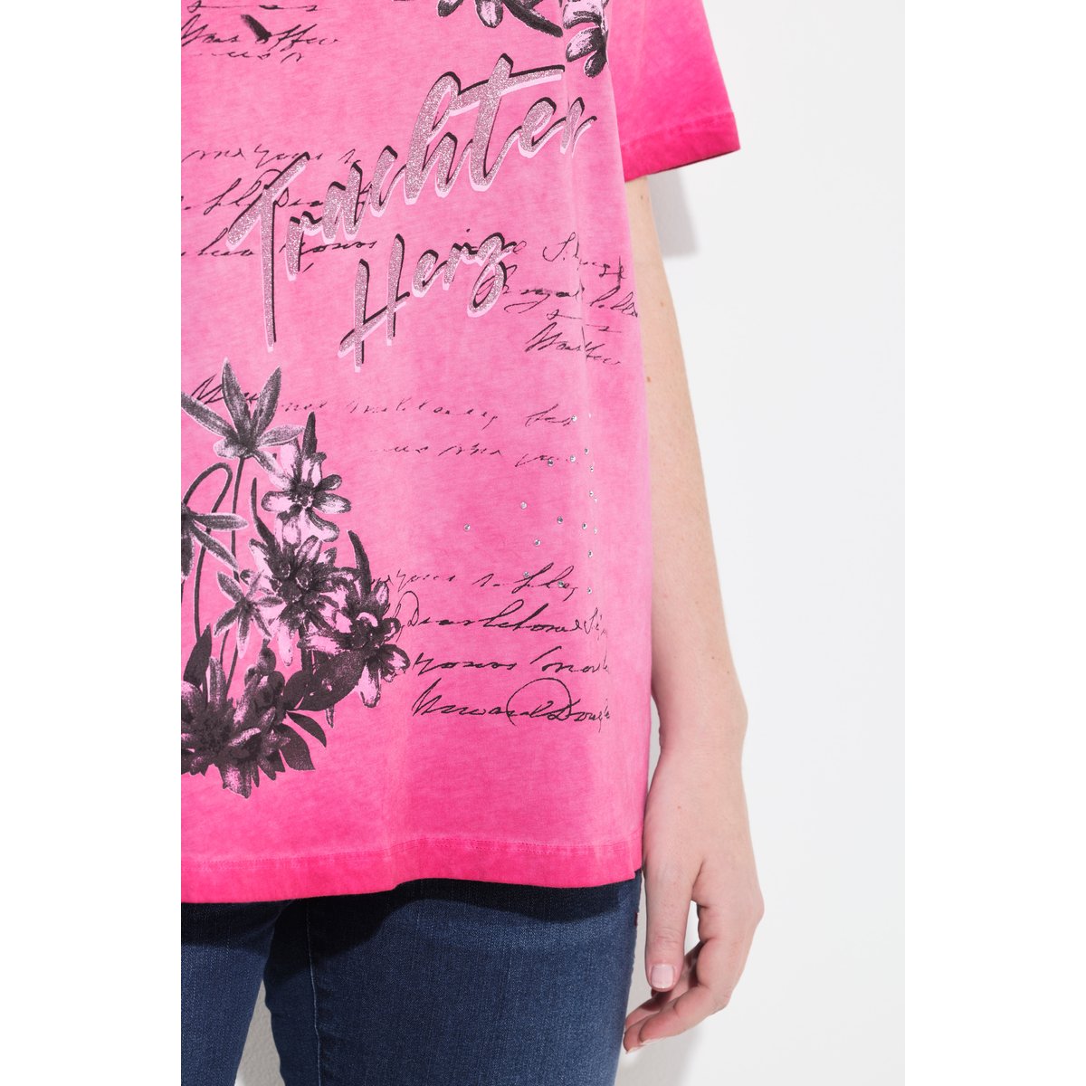 T-shirt à motif edelweiss. Encolure V et framboise, ULLA POPKEN